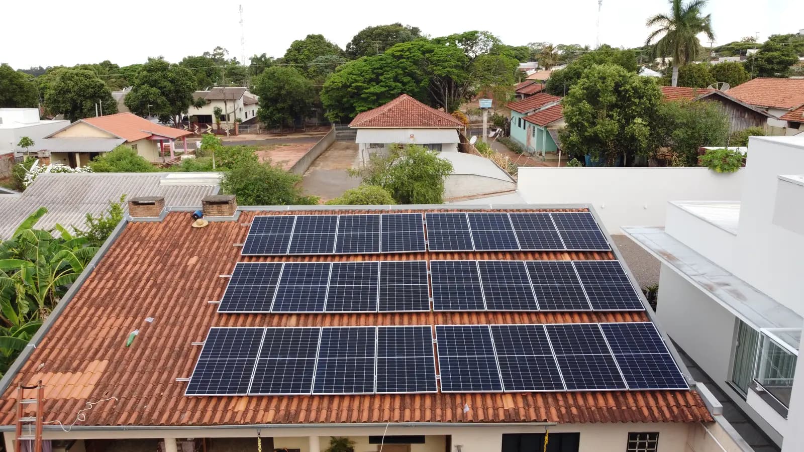 Residência com sistema fotovoltaico instalado pela INGASOL Energia